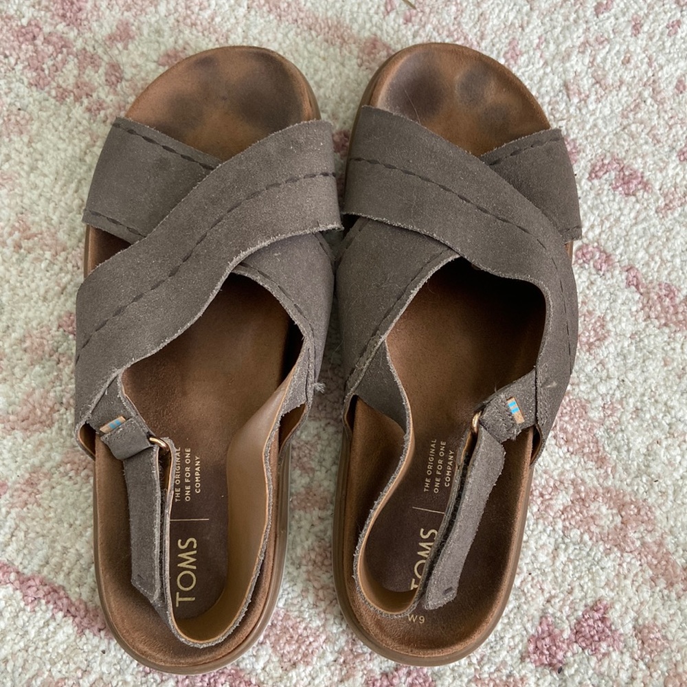 TOMS size 9 sandal